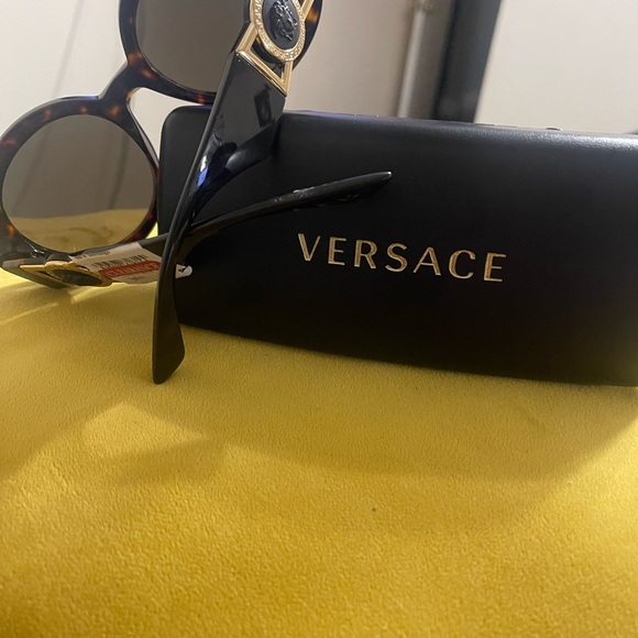 Authentic Versace sunglasses - Picture 4 of 7